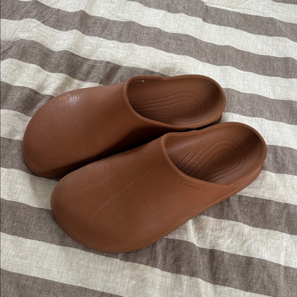 CROCS Dylan Women’s Slip-On Clog in Cognac - Picture 3 of 9